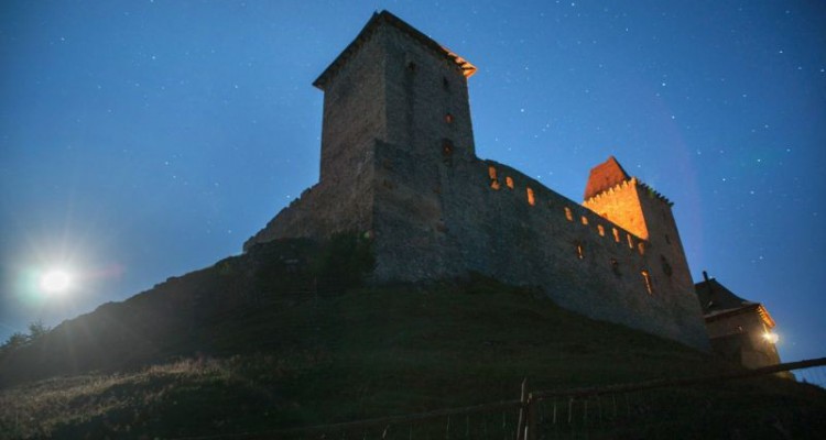 Srpnové noční prohlídky hradu Kašperk