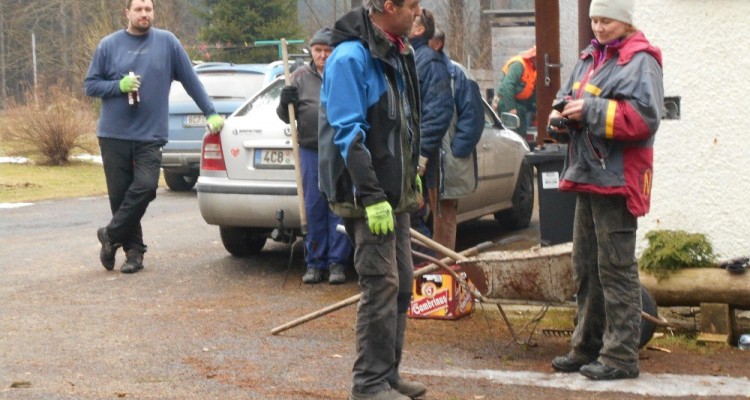 Úklid hřiště 2018