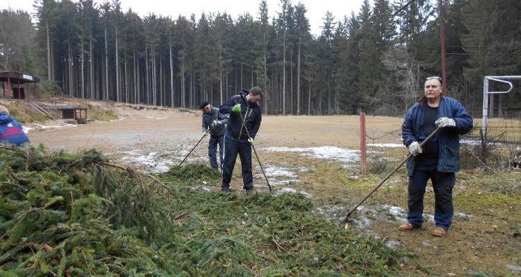 Úklid hřiště 2018