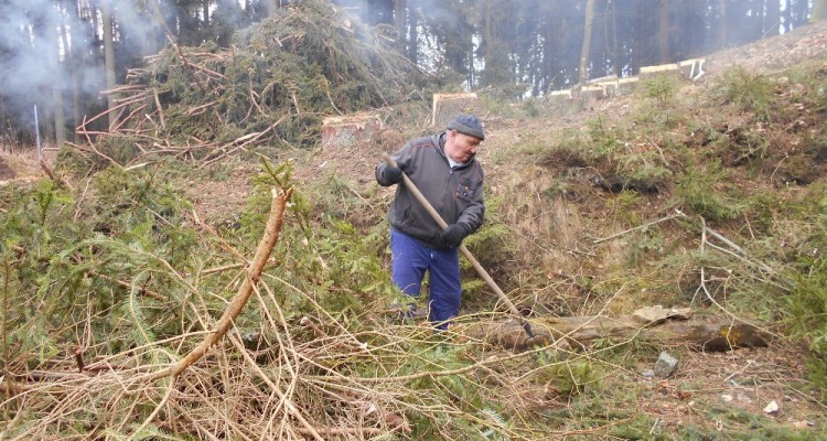 Úklid hřiště 2018