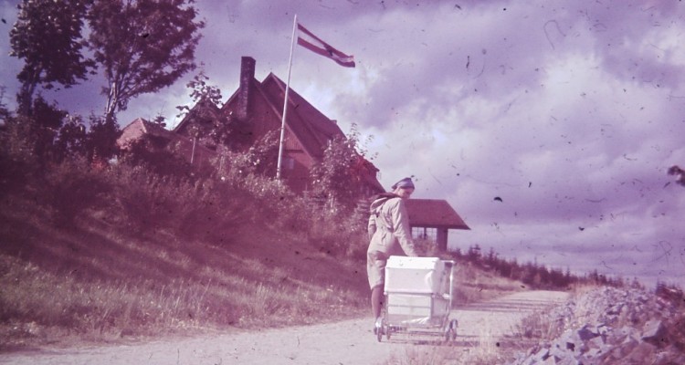 Švehlova chata s vlajkou Hitlerjungend